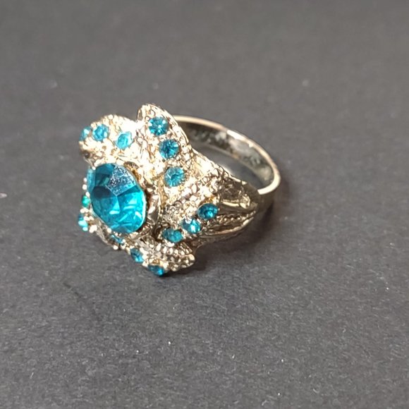 Size 7 Gold Tone Ring With Greenish Blue Plastic Stones - Picture 7 of 9